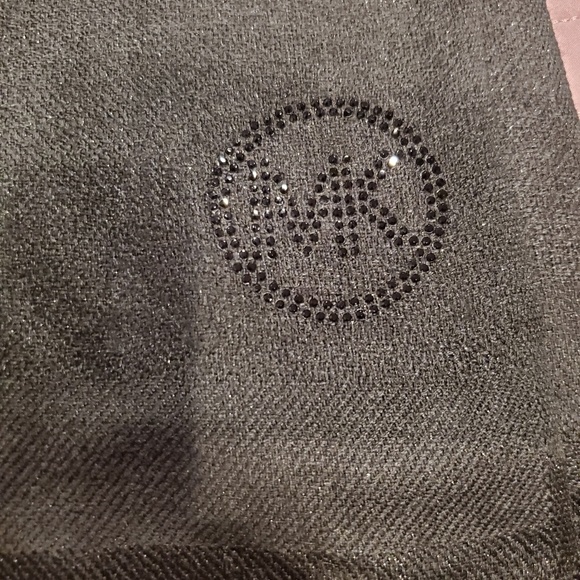 Scarf - Picture 2 of 3